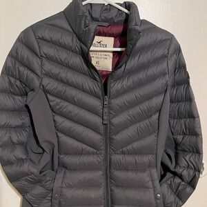 beautiful jacket from the hollister brand, gray color in size xs